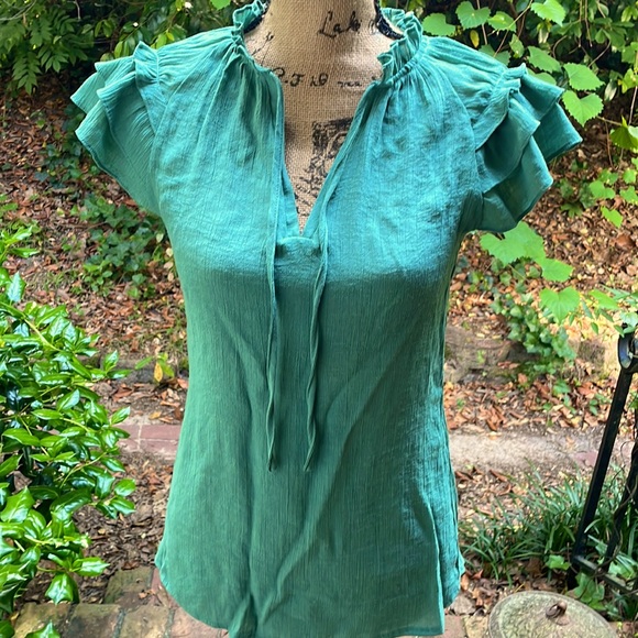 Green top - Picture 1 of 4